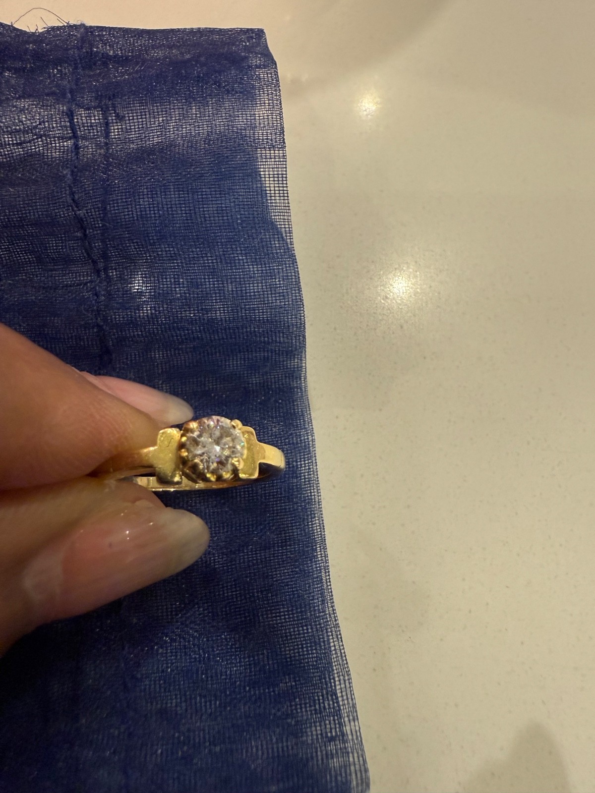 18 carat gold ring with real diamond