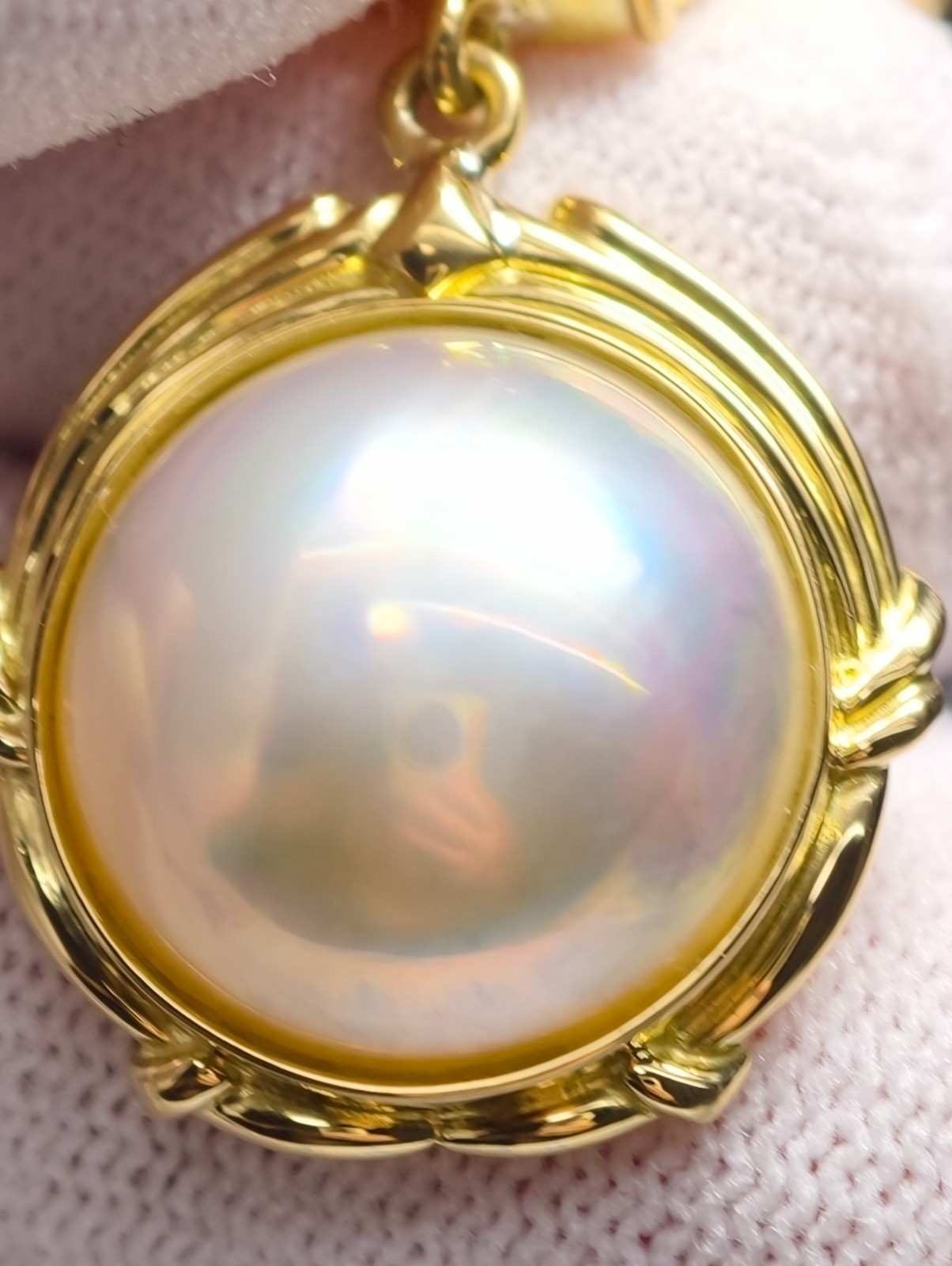 Stunning Japanese Amami Island Mabe Pearl Pendant – 18K Gold & Natural Gemstones
