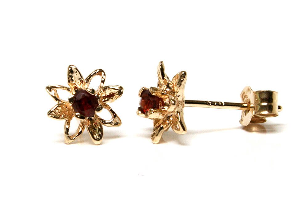 9ct Gold Garnet Studs Daisy Flower Earrings Made in UK Gift Boxed Birthday Gift
