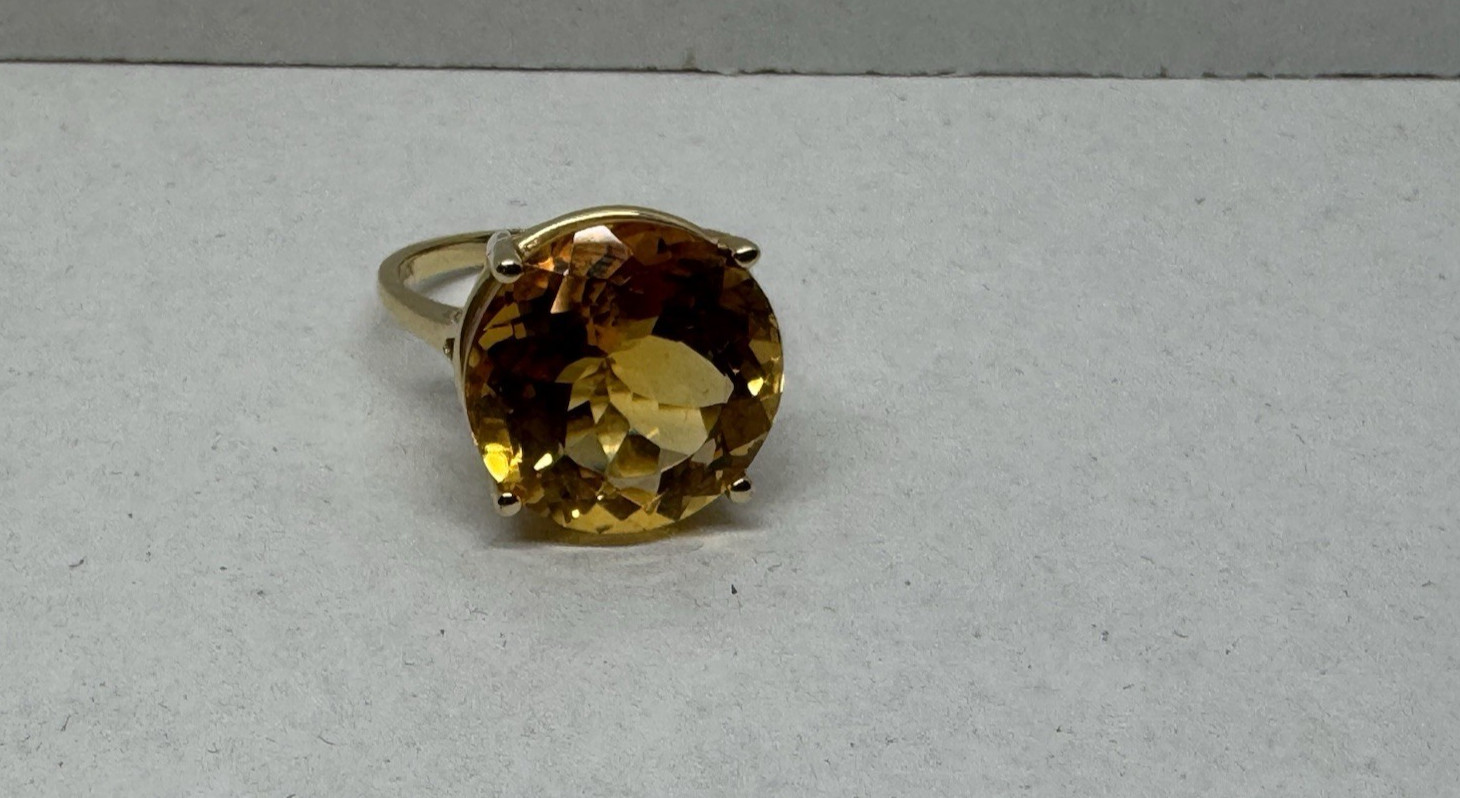14ct yellow gold with 17.4 ct. Citrine cocktail ring size 7.5