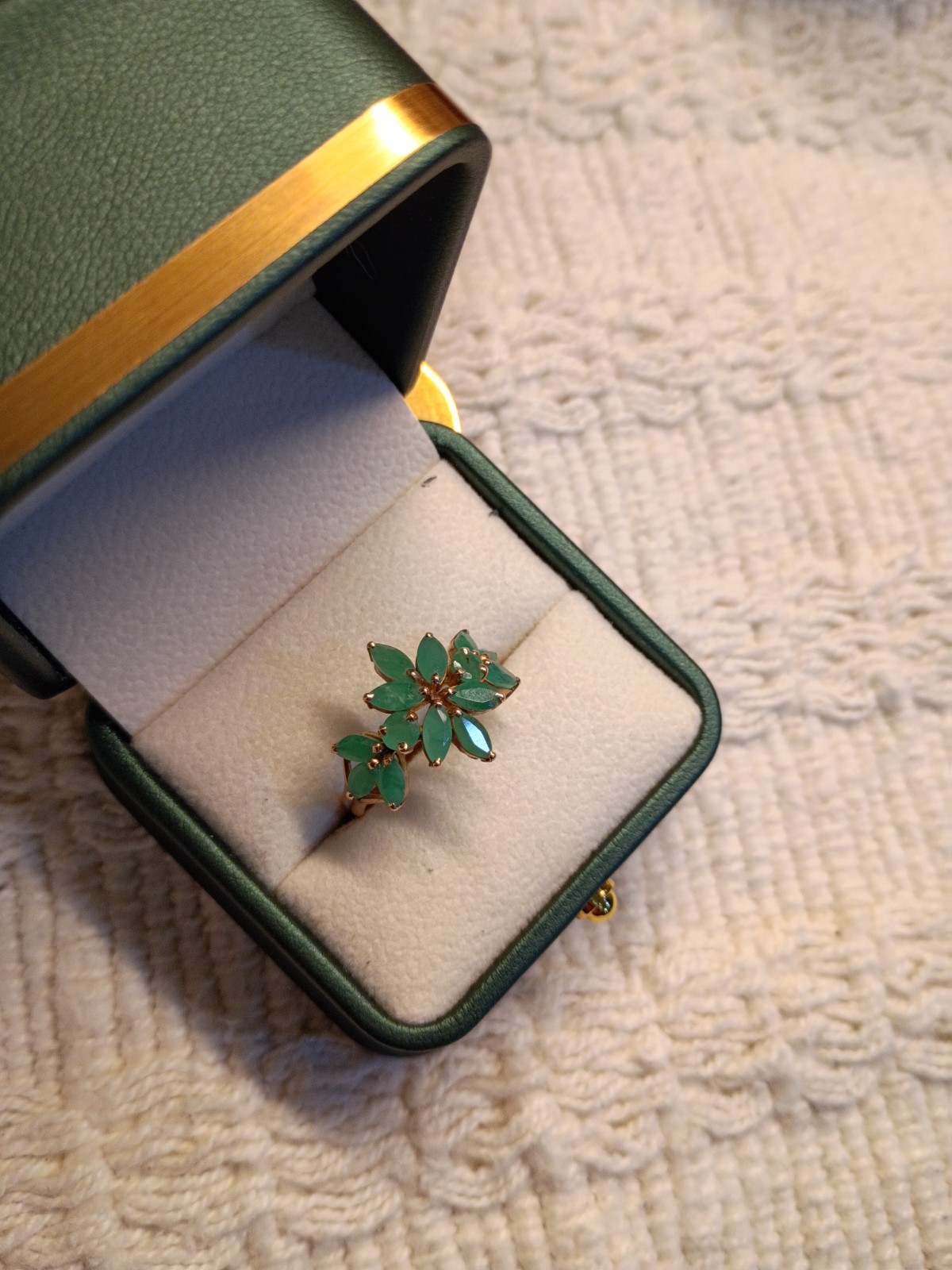 14kt Gold Women’s Marquis Cut Emerald Floral Design Ring Size 8.5