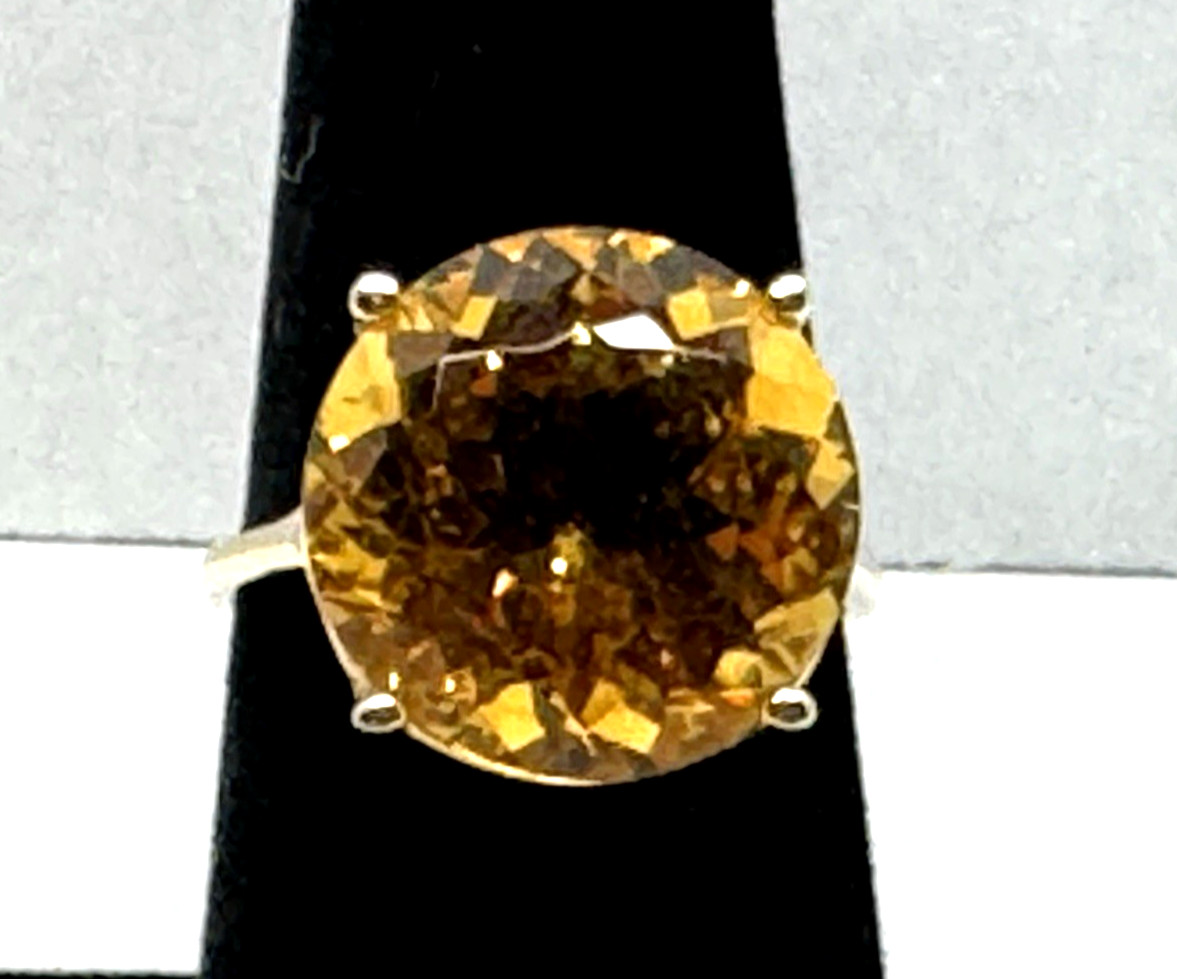 14ct yellow gold with 17.4 ct. Citrine cocktail ring size 7.5