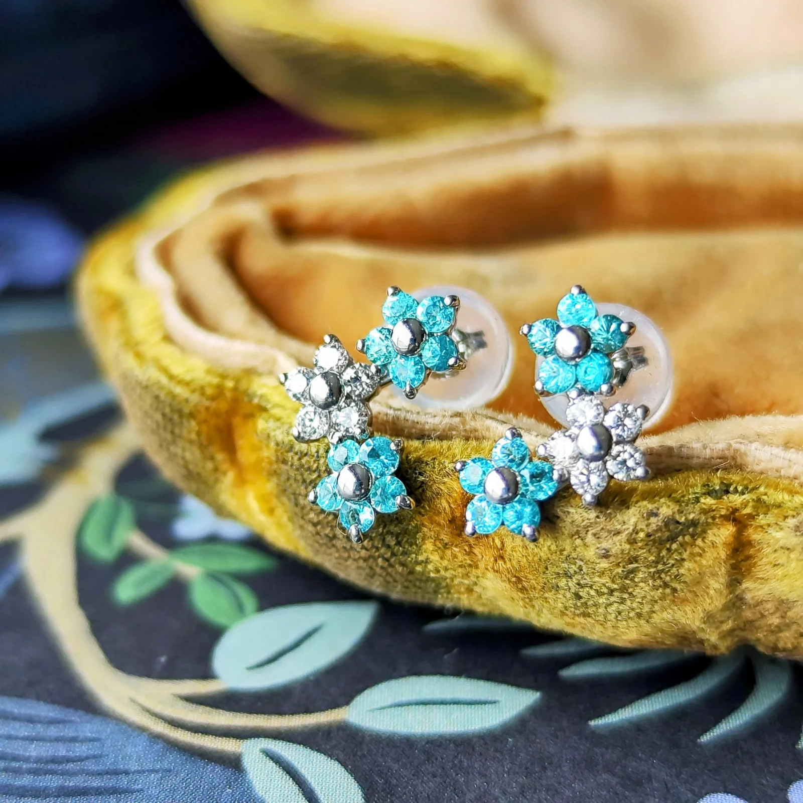 Natural Paraiba Tourmaline Diamond Platinum Flower Earrings 【Made in Japan】