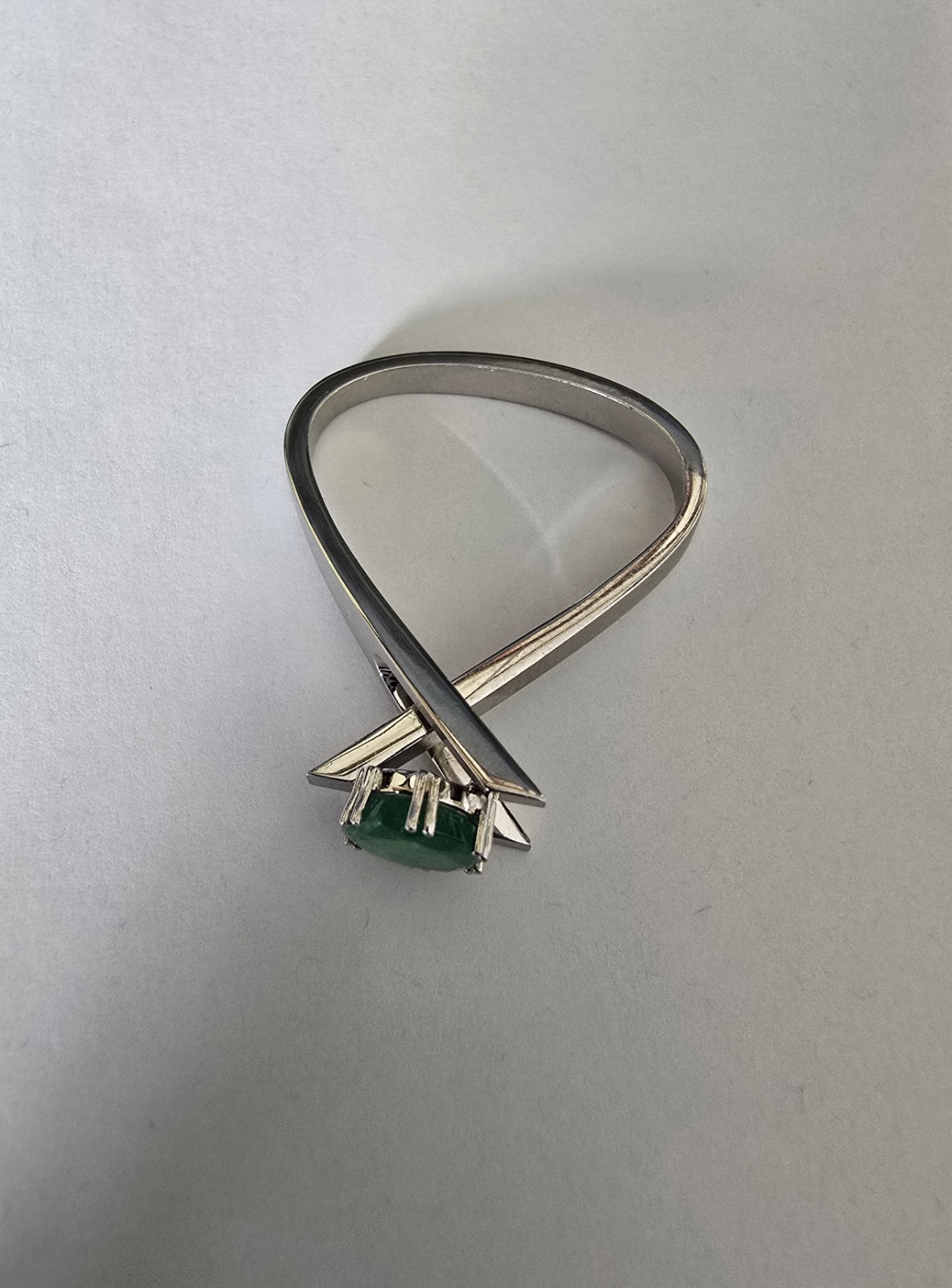 Ladies 18 Carat White Gold & Emerald Ring 4.77g