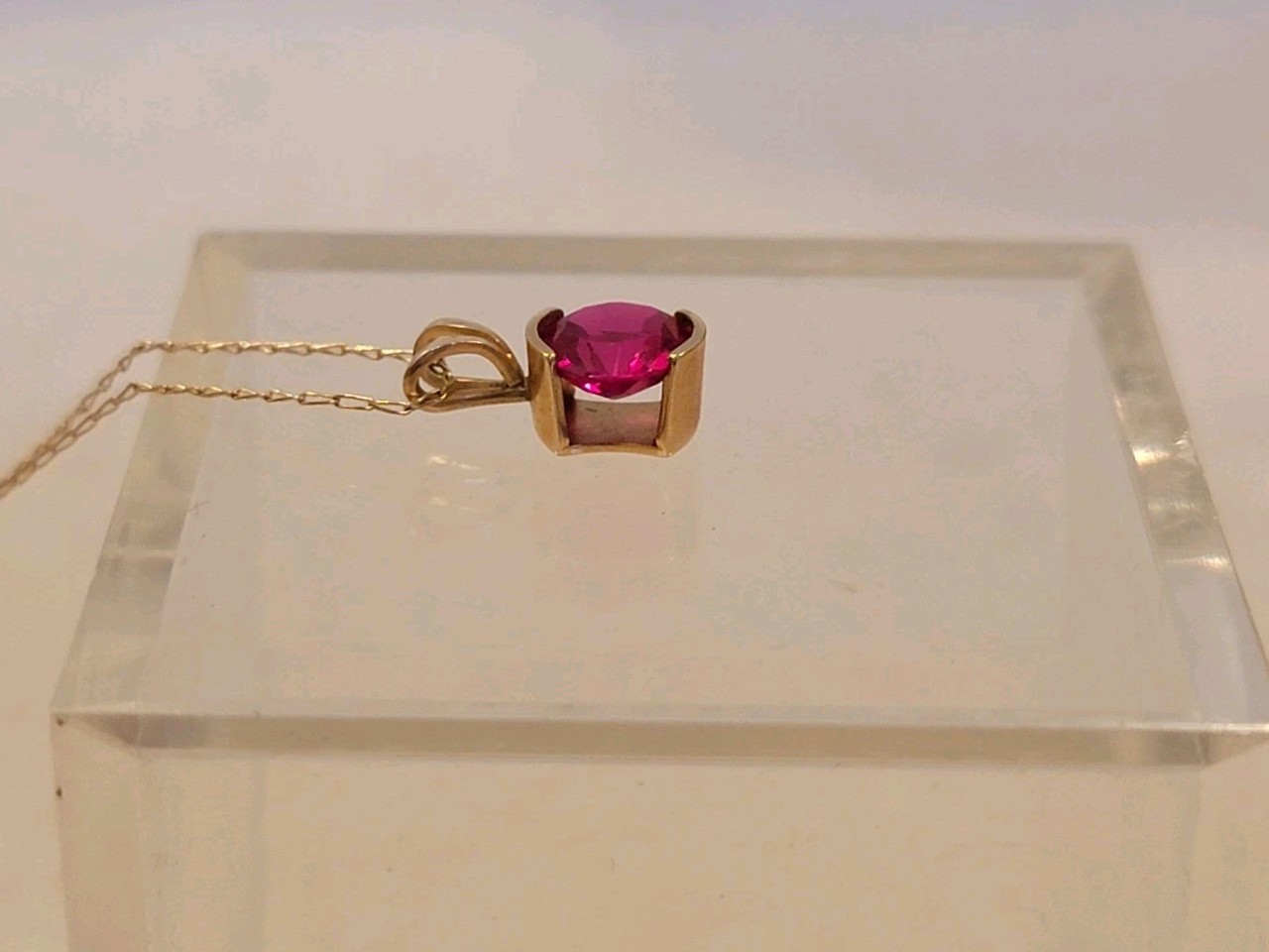 10k gold red/pink synthetic stone necklace