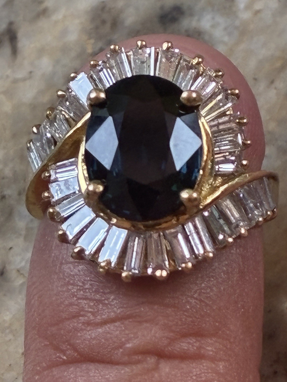 Vintage 18K Yellow Gold 3.5 CT Sapphire & Diamond Ring