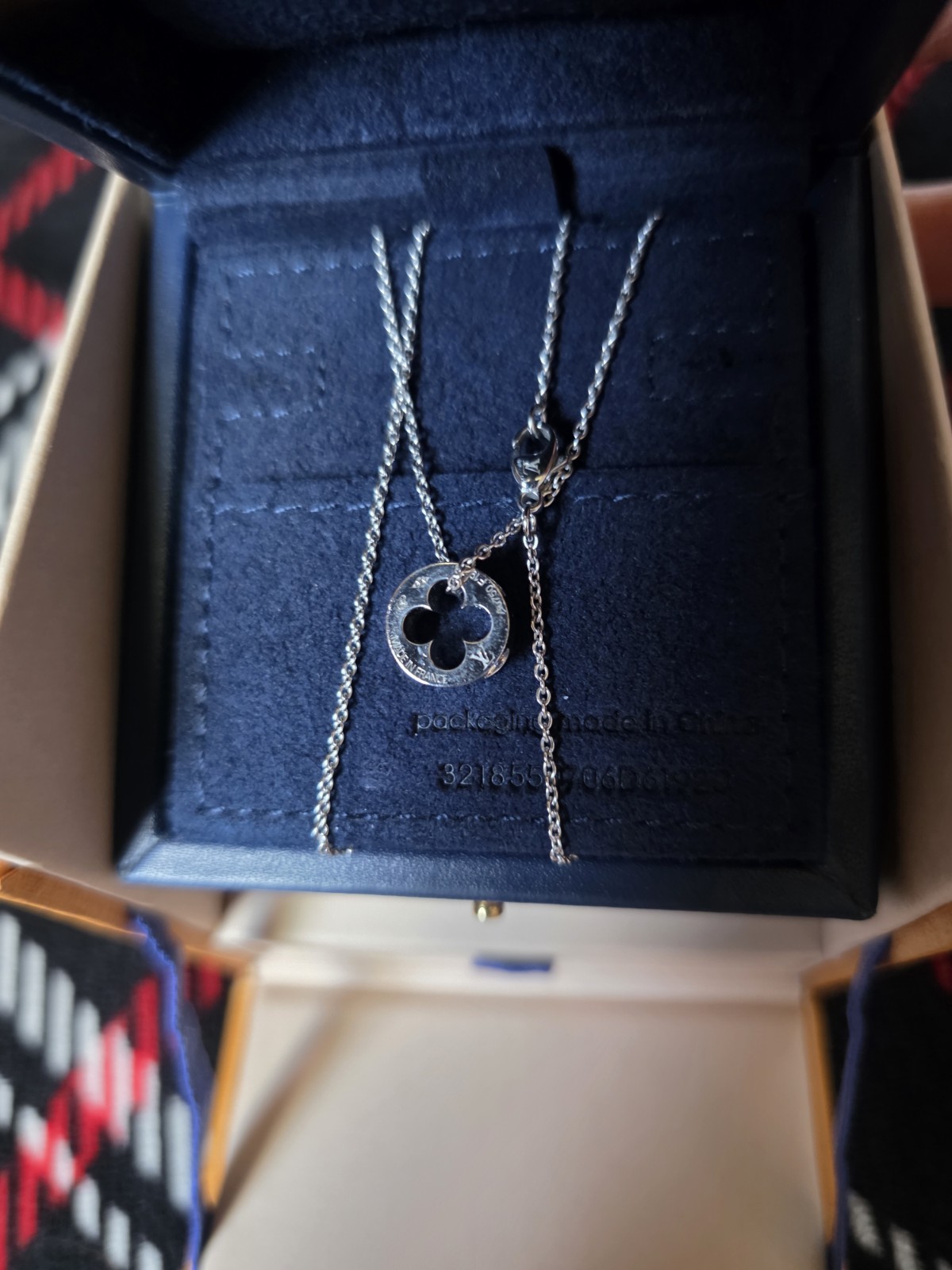 Louis Vuitton 18k White Gold Necklace Preowned Authentic