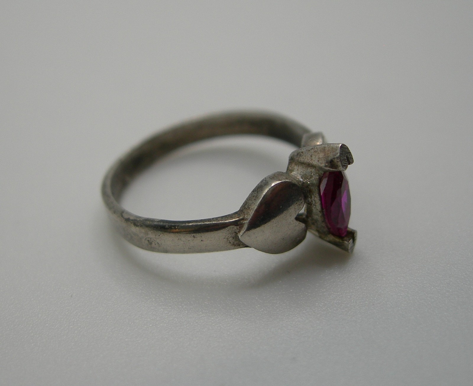 925 STERLING SILVER RING PINK RED RUBY GEMSTONE SIZE 2.5 1.3 grams