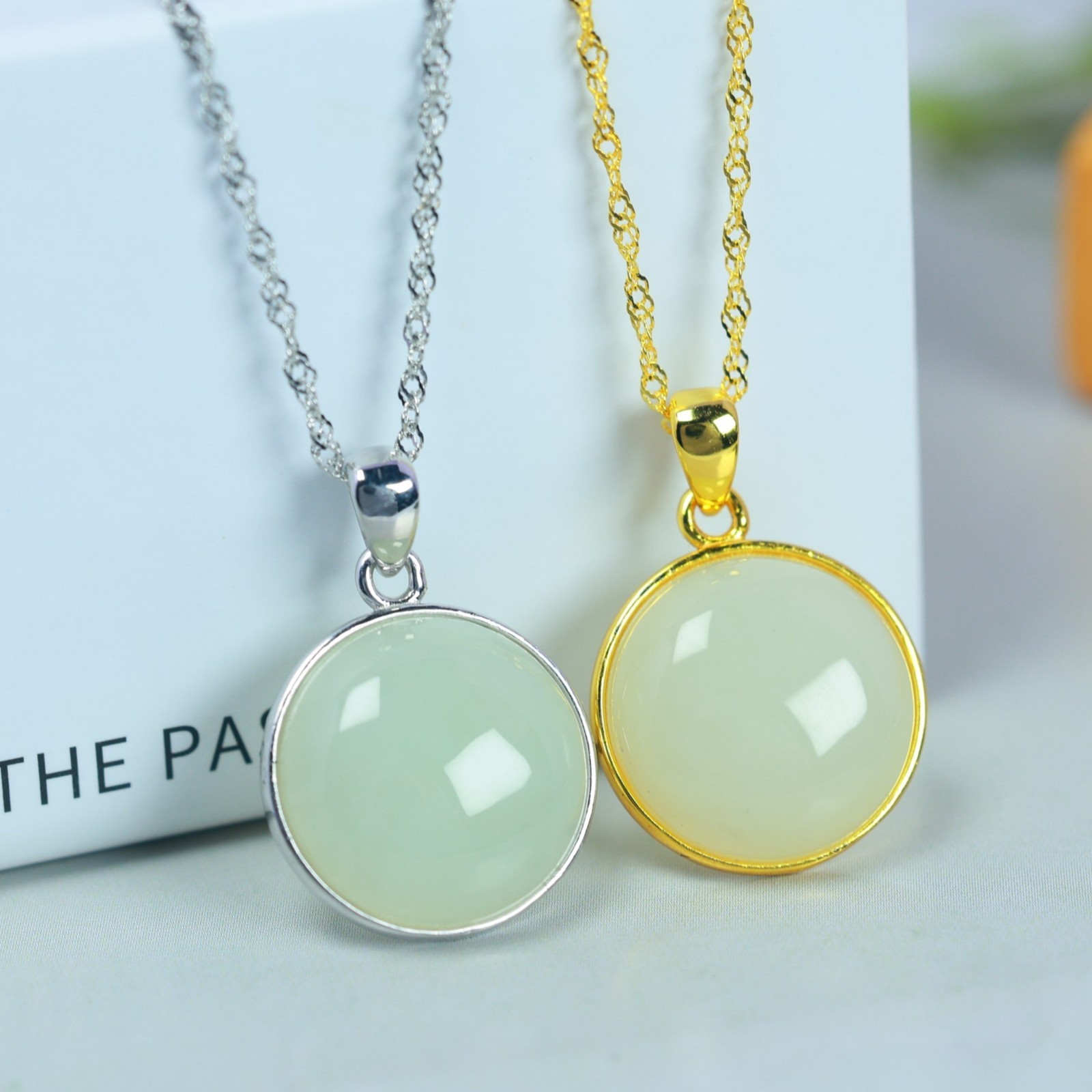 Round Green Stone Pendant Necklace Gold Plated Elegant Jewelry Gift