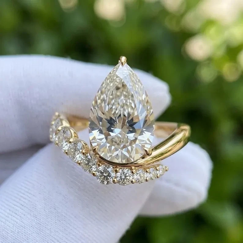 5.30Ct Pear-Cut EF/VS1 Lab Grown Diamond cathedral Wedding Ring 14k Yellow Gold