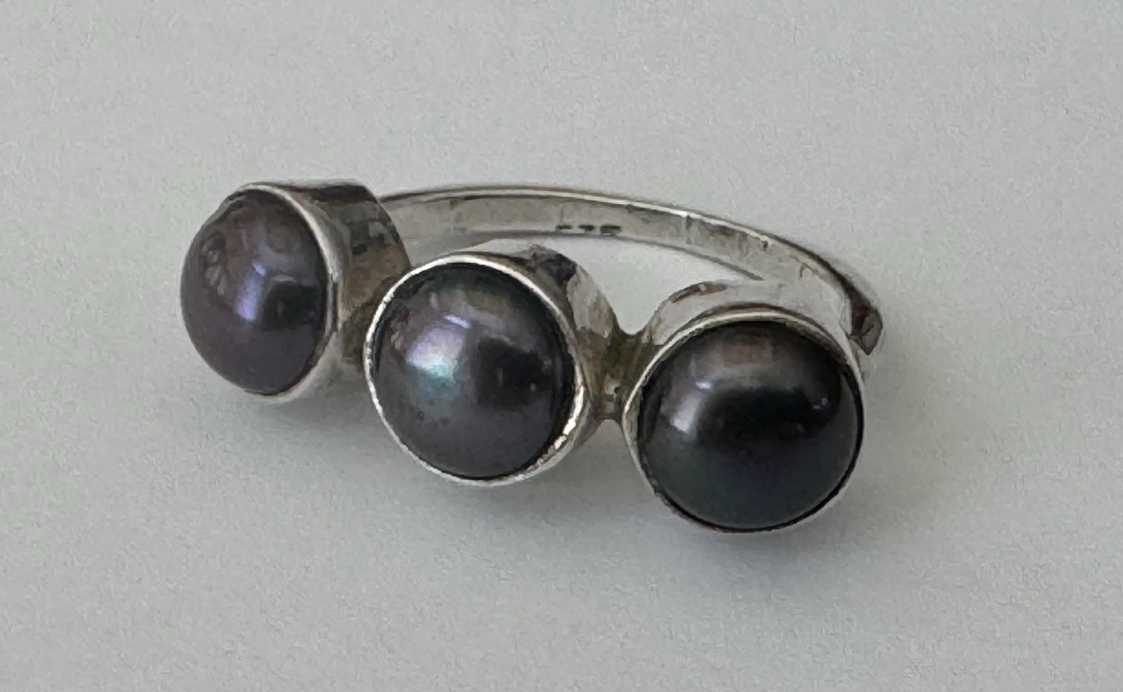Rare Estate Unbranded Sterling Silver Triple Round Dark Purple Gems Size 7 Ring