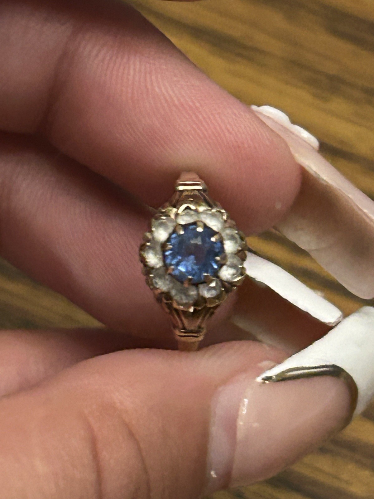 10k Yellow Gold Stamped vintage Ring unknown stones Size 5.5