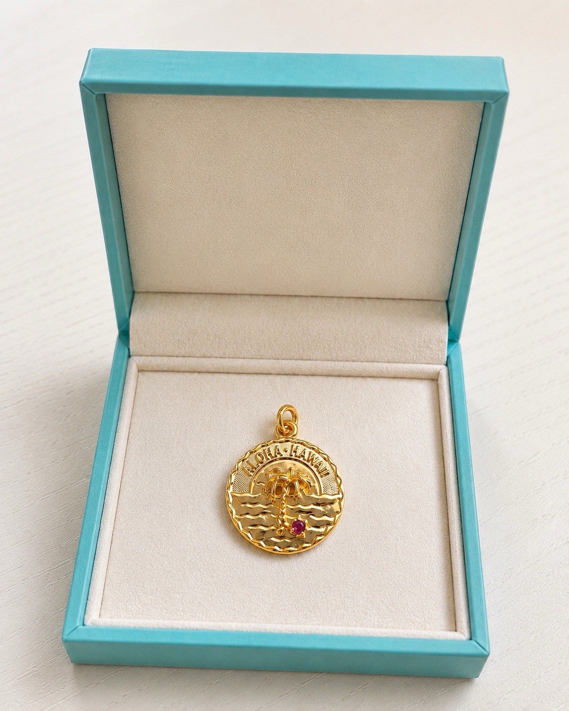 Vintage 14k Yellow Gold Hawaii Round Pendant w/ Round Pink Stone Accent, 1 Gem