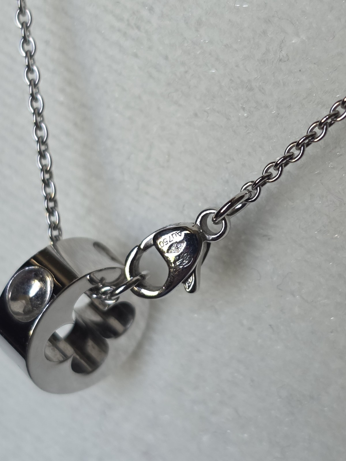 Louis Vuitton 18k White Gold Necklace Preowned Authentic