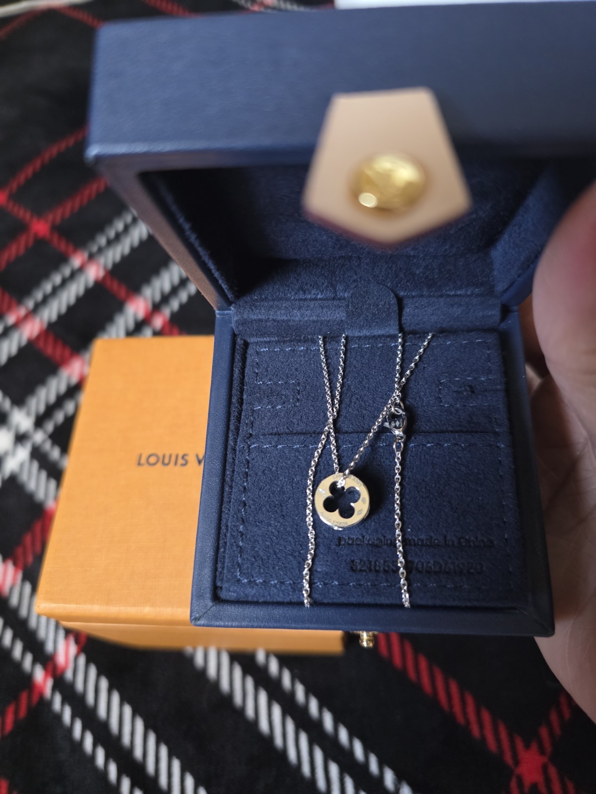 Louis Vuitton 18k White Gold Necklace Preowned Authentic