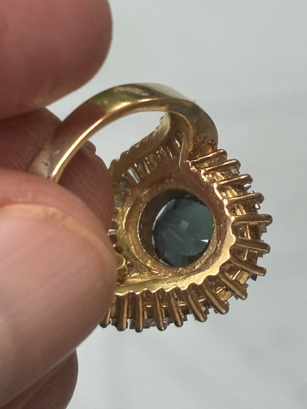 Vintage 18K Yellow Gold 3.5 CT Sapphire & Diamond Ring