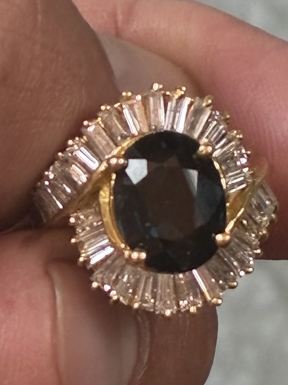 Vintage 18K Yellow Gold 3.5 CT Sapphire & Diamond Ring
