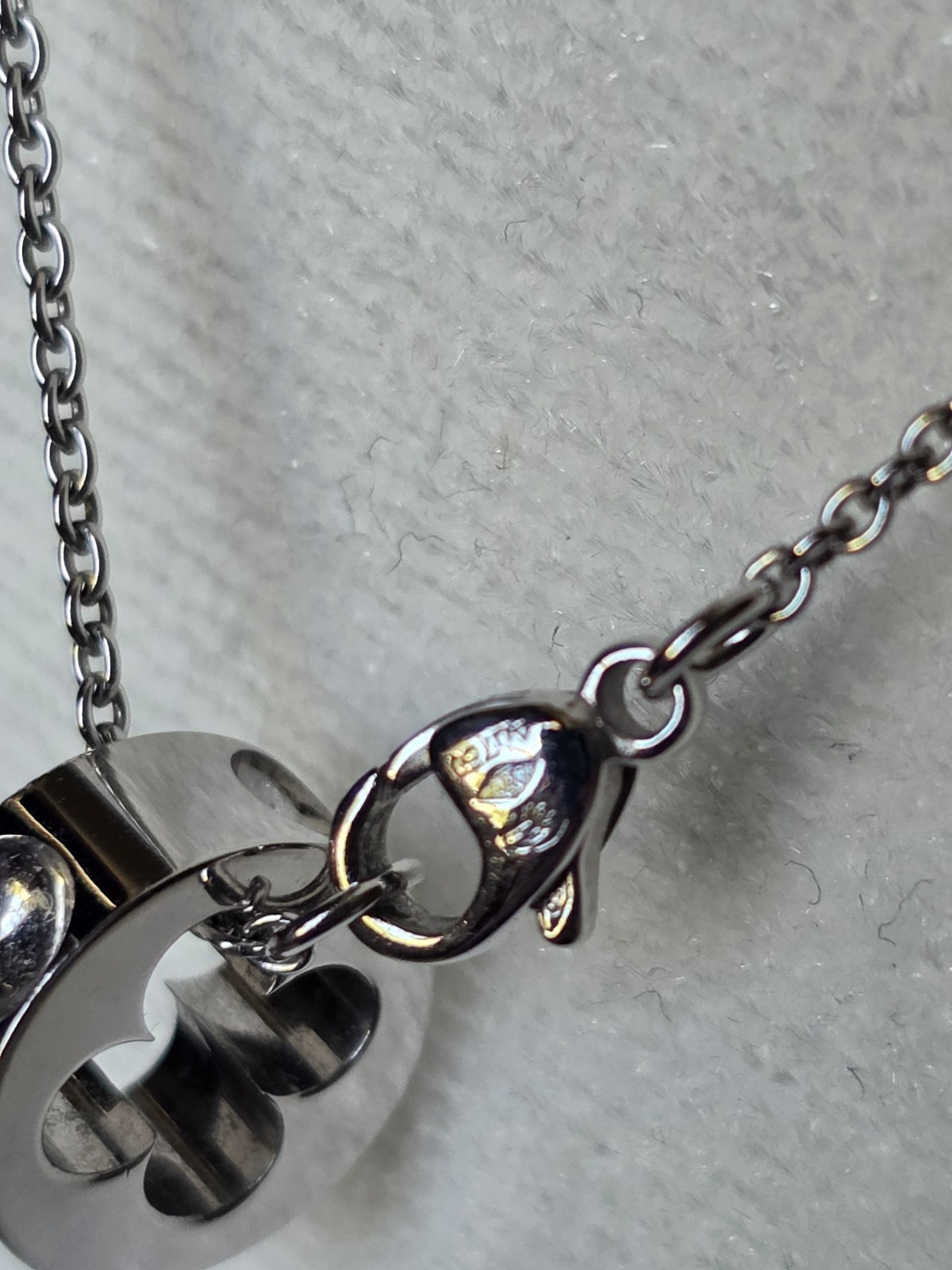 Louis Vuitton 18k White Gold Necklace Preowned Authentic