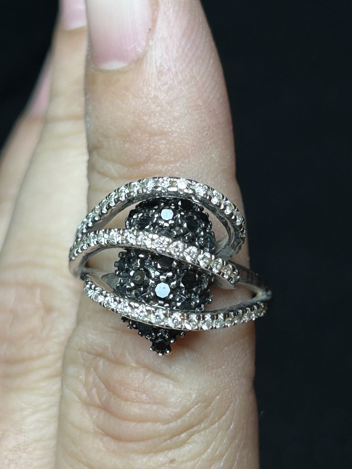 14k WHITE GOLD LADIES BLACK AND WHITE DIAMOND STATEMENT RING SIZE 8