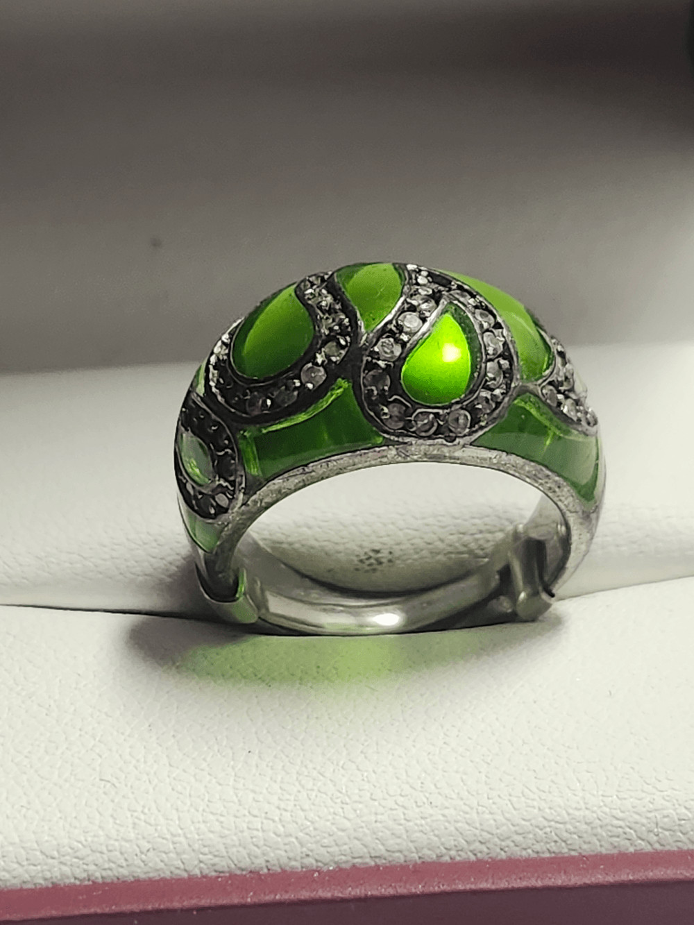 Vintage Green Dome Cocktail Ring With Clear Crystal Accents Unique Jewelry Sz 8
