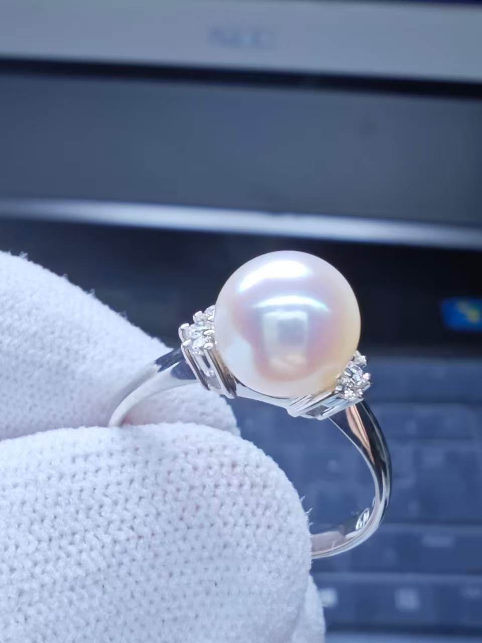 Exquisite 8.6mm Akoya Pearl Ring with Aurora Luster & 0.08ct Diamond in Pt900