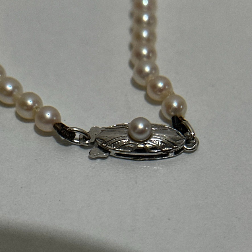 Vintage Mikimoto Sterling Pearl Necklace 18″ Gradiant Size Pearls – B4
