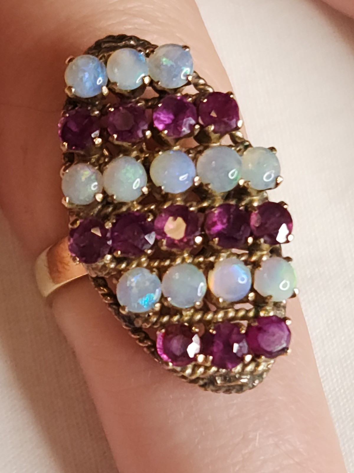 Beautiful Vintage 18 Carat Gold Ruby And Opal Ring