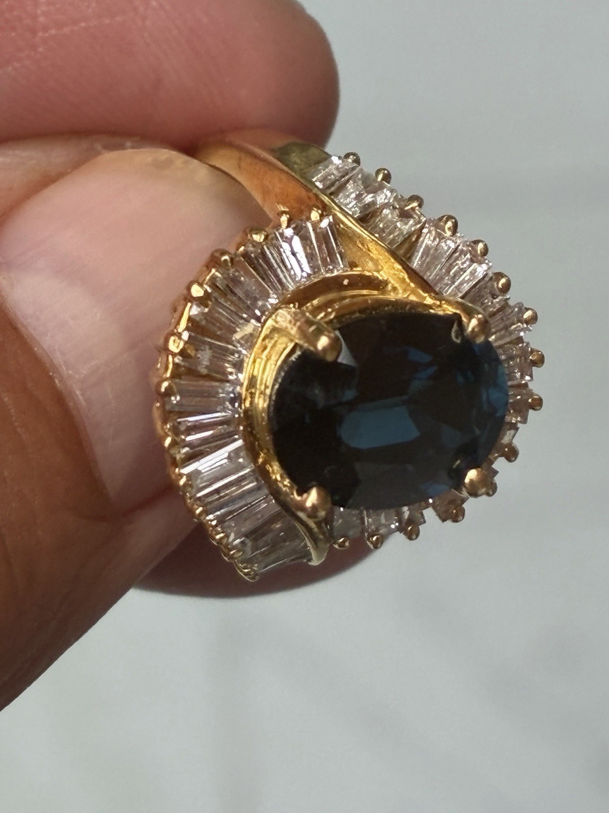 Vintage 18K Yellow Gold 3.5 CT Sapphire & Diamond Ring