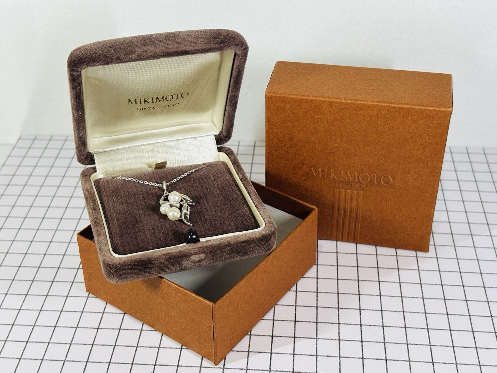Mikimoto Gift Selection Akoya Pearl Necklace 3-Stone Silver Charm Pinkish W/Box