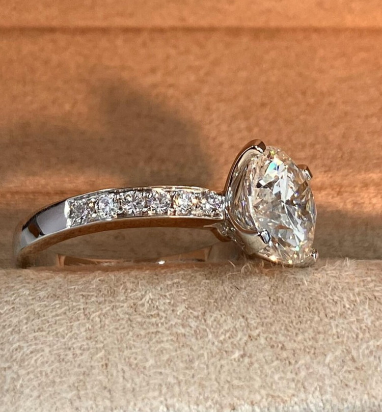 4.30Ct Round-Cut VS1 Lab Grown Diamond Accent-Stone Wedding Ring 14k White Gold