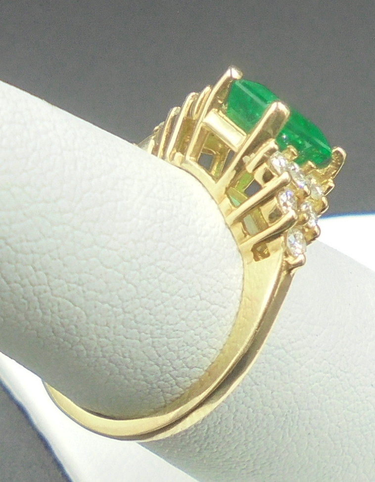 Beautiful Eye Clean Emerald 1.42 ct Ring 14k yellow gold with diamonds AGL