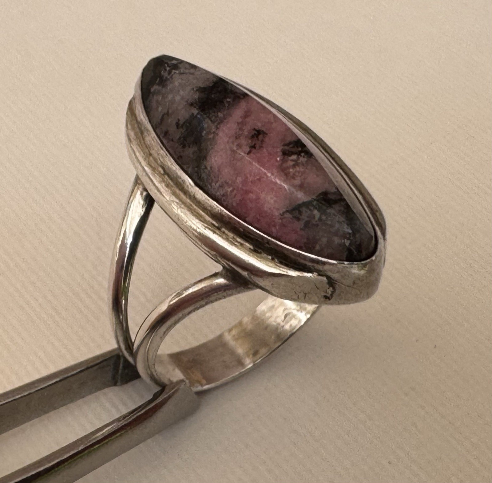 Estate Native Unbranded Sterling Silver Teardrop Pink Black Agate Size 7 Ring