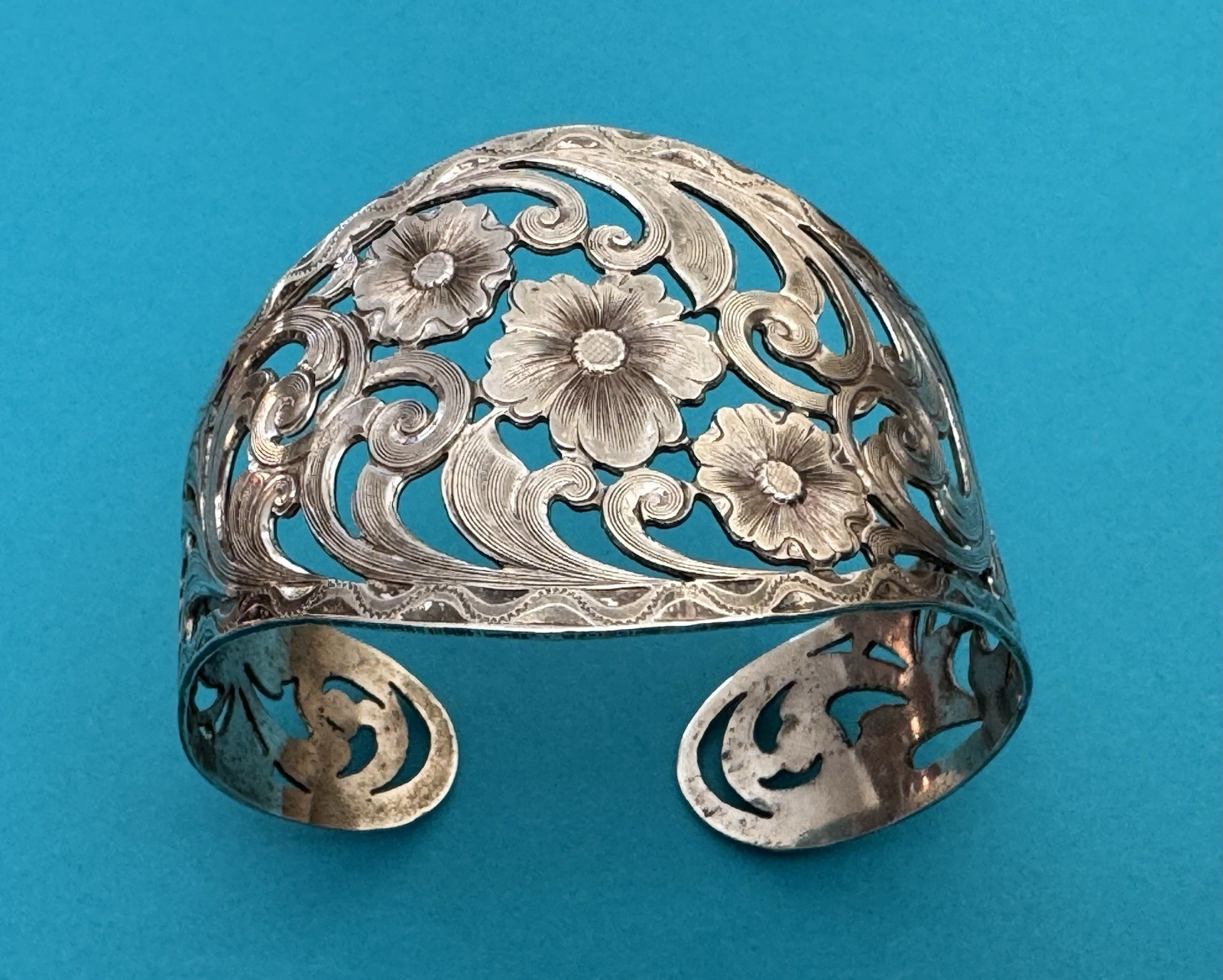 Antique Unbranded Old Western Sterling Silver Open Filigree Floral Cuff Bracelet