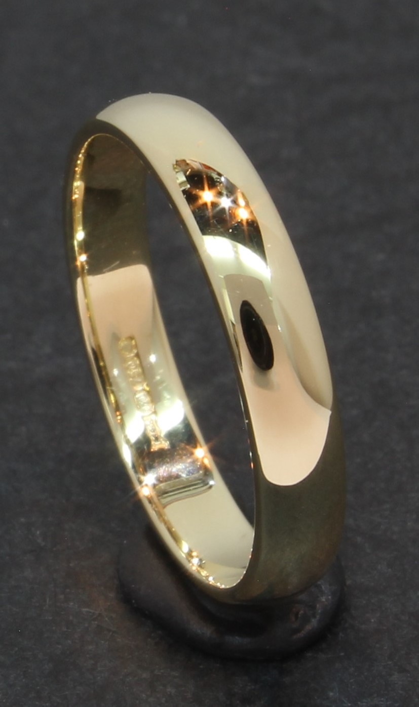18 Carat Yellow Gold Plain Wedding Ring 3.1mm Size K (80.26.042)
