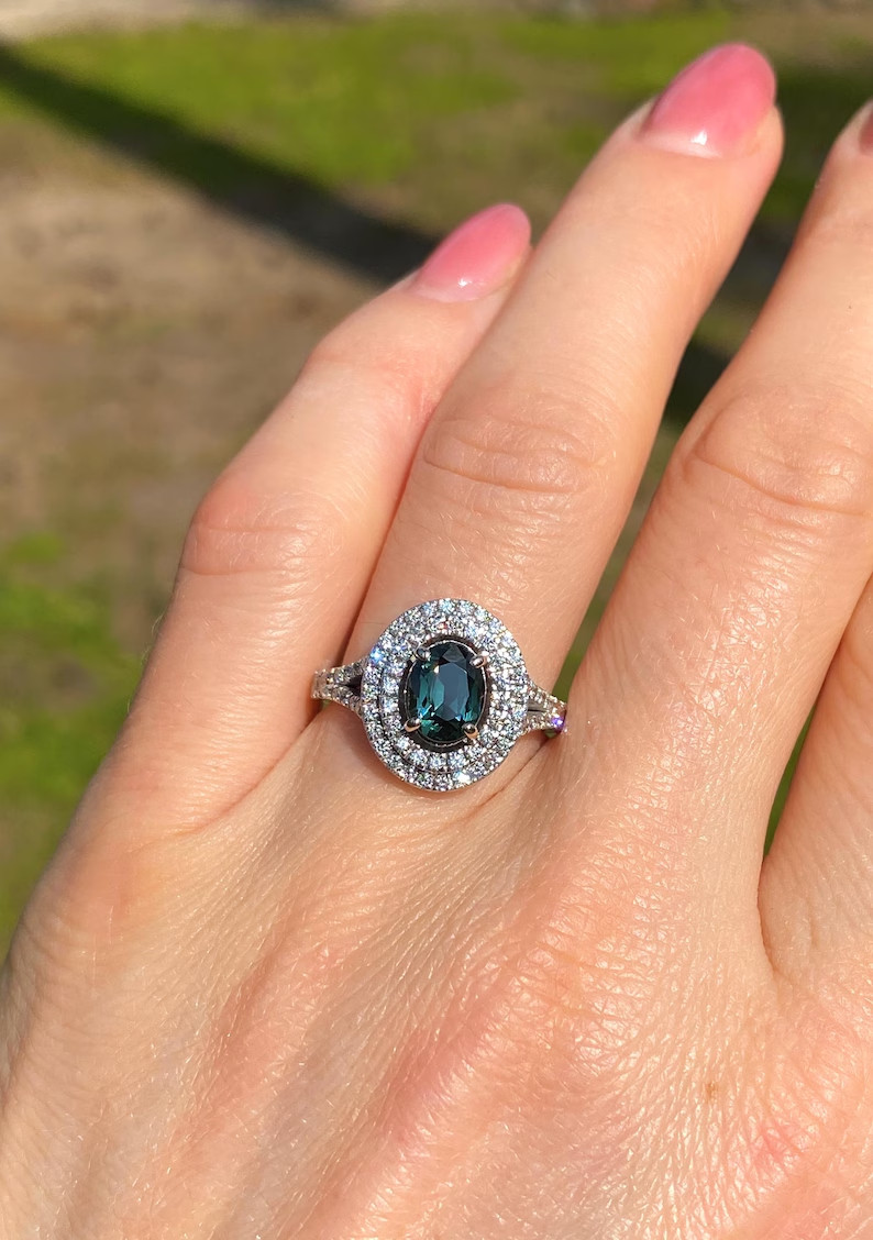 Natural 4.80Ct Green and Diamonds gemstone Ring, 14 Karat White Gold