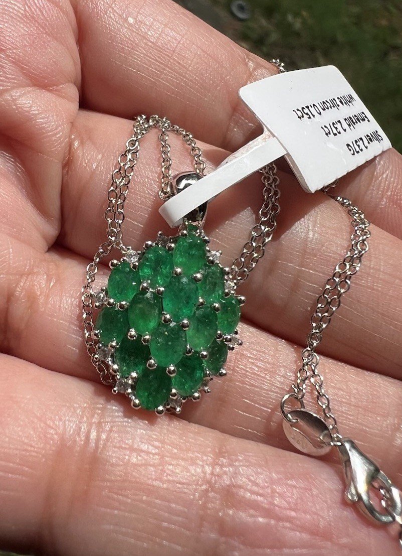 Genuine Natural Stunning Eye Clean Emerald 2.37ct Pendant With Chain Woman Gift