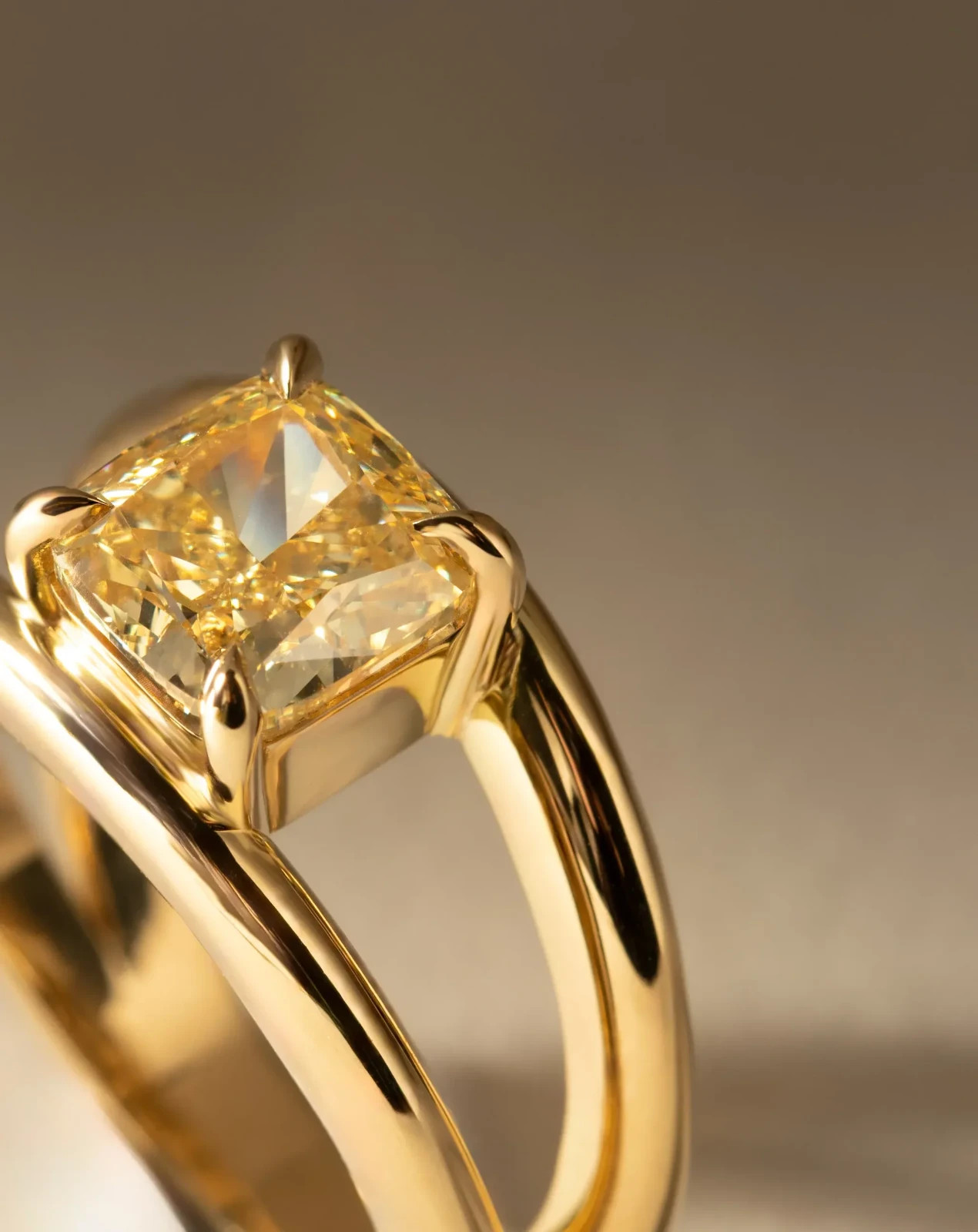 4.00 Ct Cushion Cut Yellow Sapphire & Diamond Engagement Ring 18K Yellow Gold