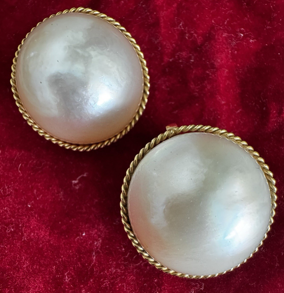 Vtg 14K Yellow Gold Huge Mabe Pearl .75″ CLIP ON Earrings Omega Back Heavy 585