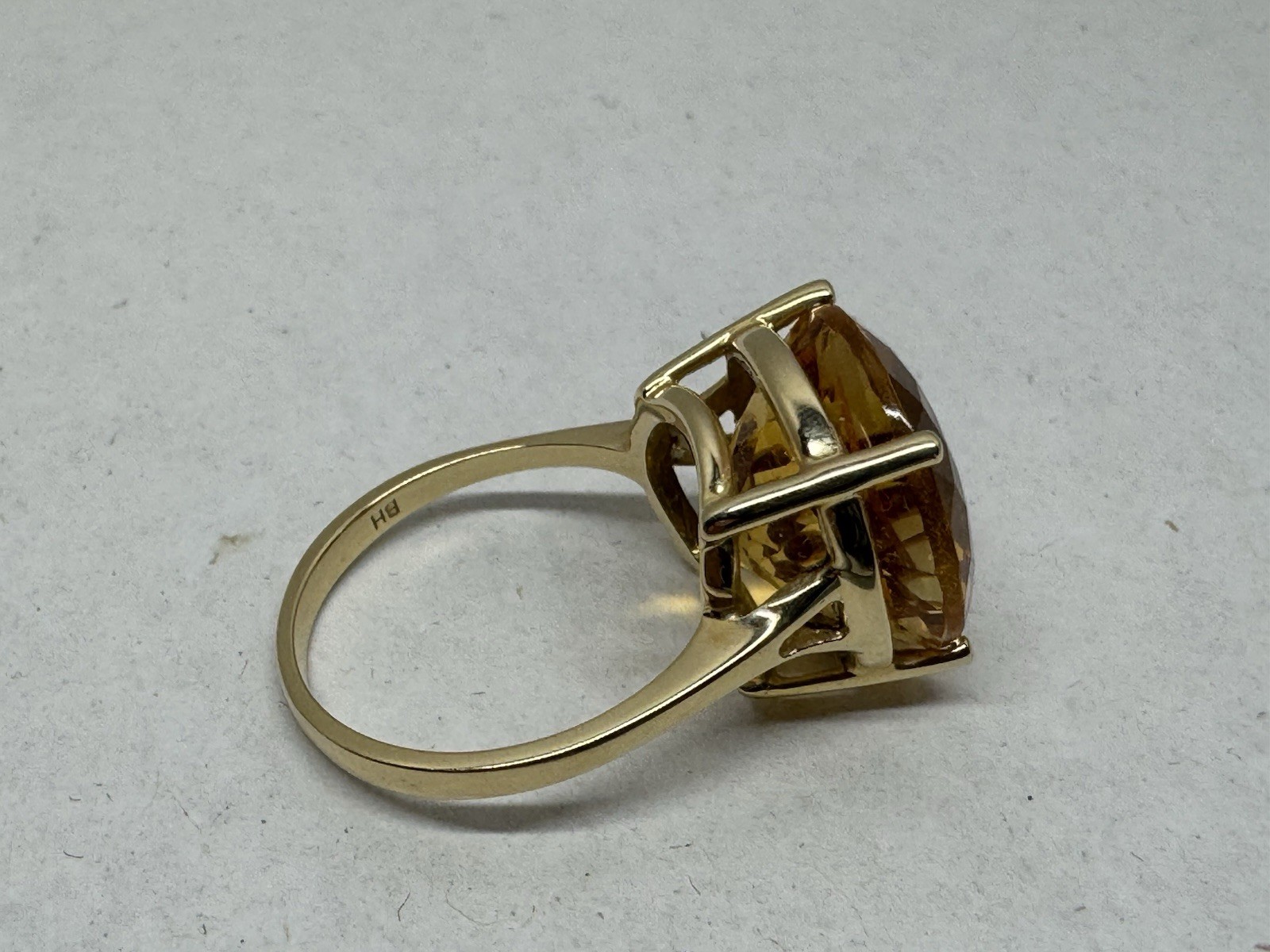14ct yellow gold with 17.4 ct. Citrine cocktail ring size 7.5