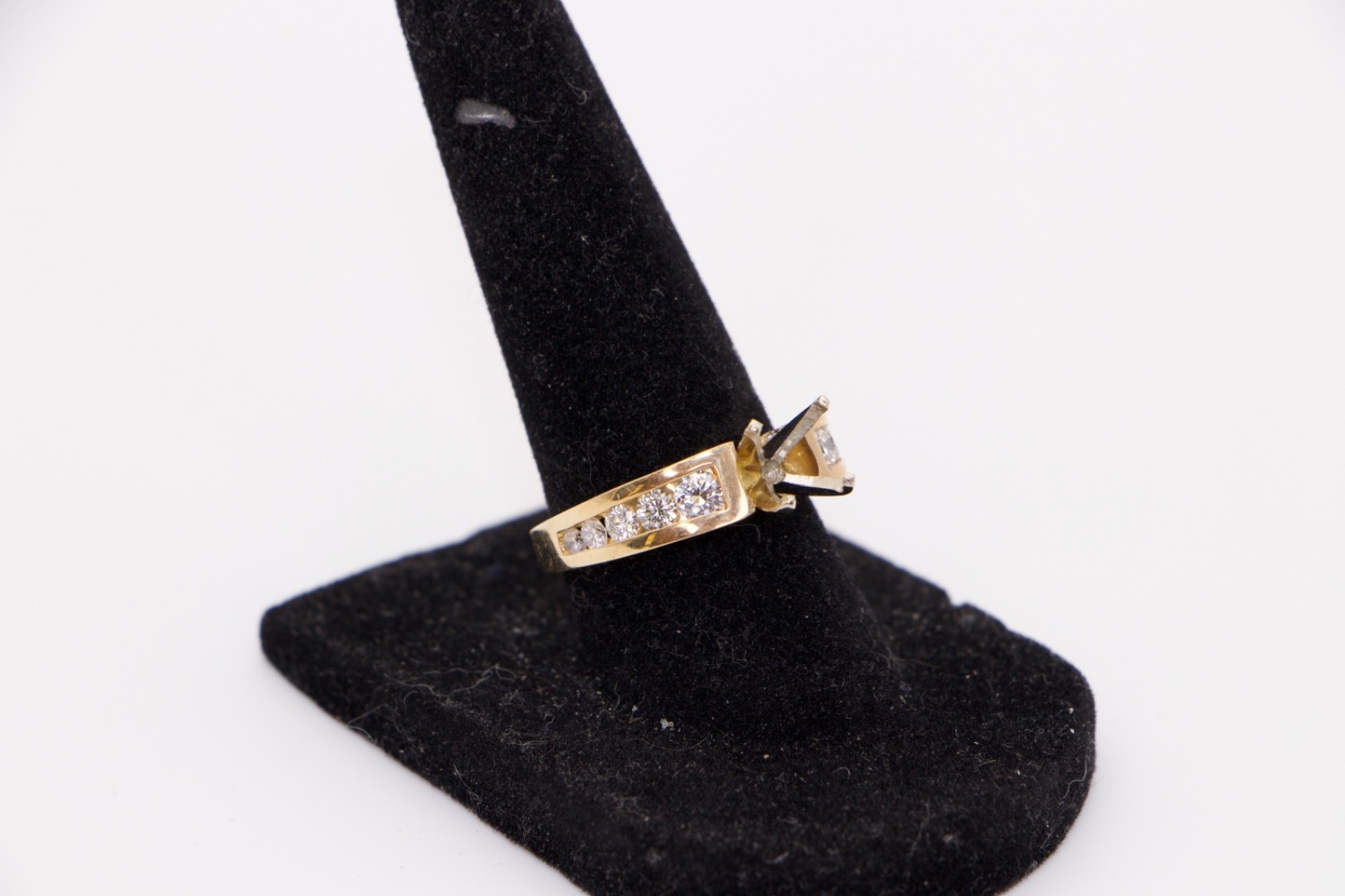 The Geometric Cascade: 1.68ctw Eye-Clean Diamond 14KP Semi-Mount