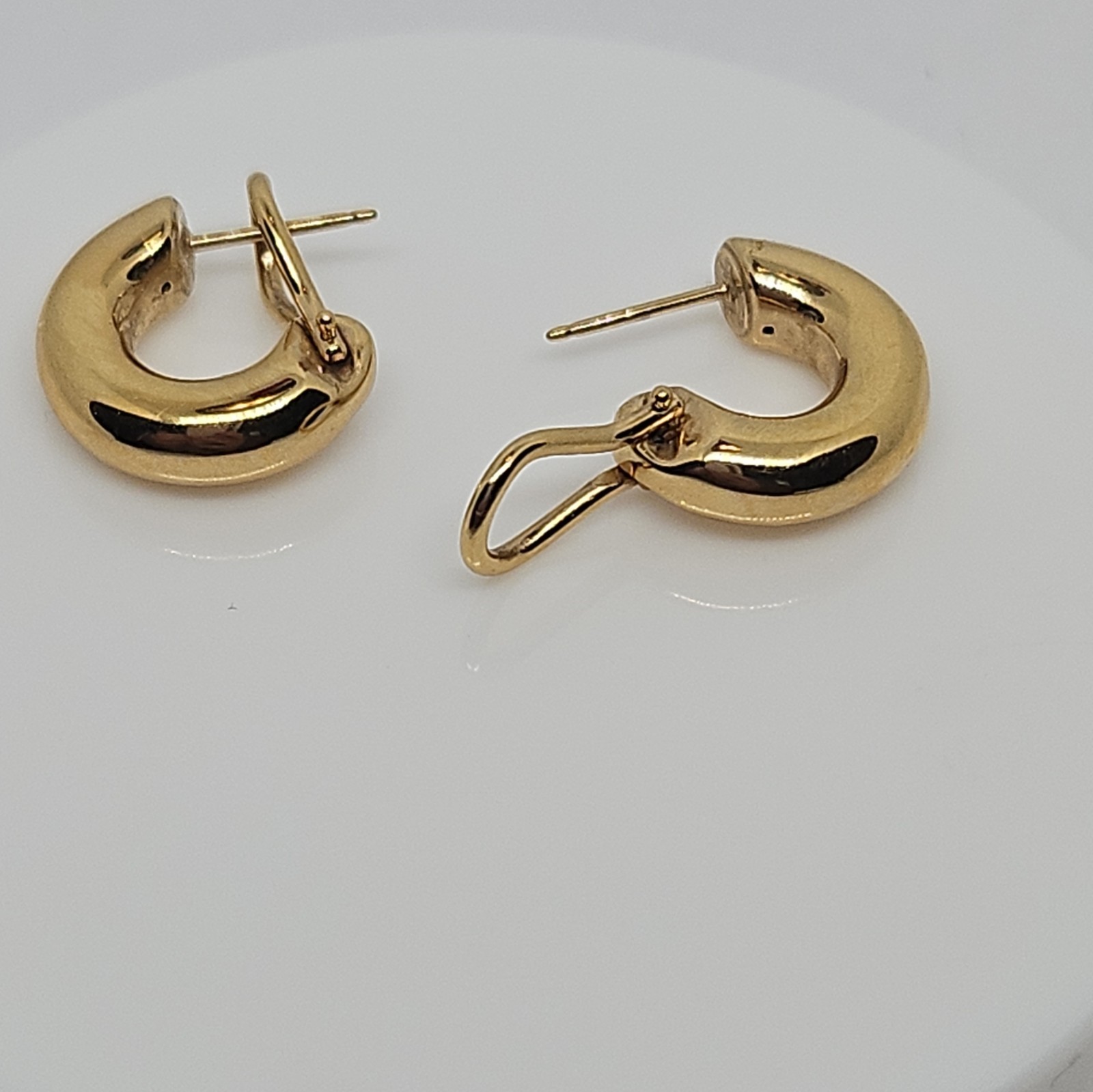 Sleek 14k Yellow Gold Hoop Earrings Huggie Omega Back 4.8 mm width 6.1 mm height