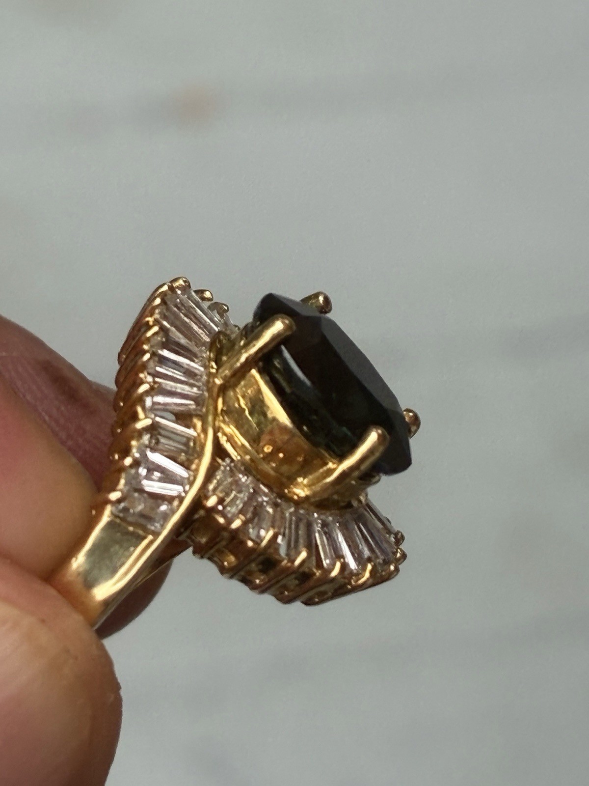 Vintage 18K Yellow Gold 3.5 CT Sapphire & Diamond Ring