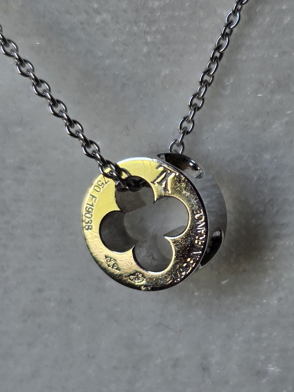 Louis Vuitton 18k White Gold Necklace Preowned Authentic