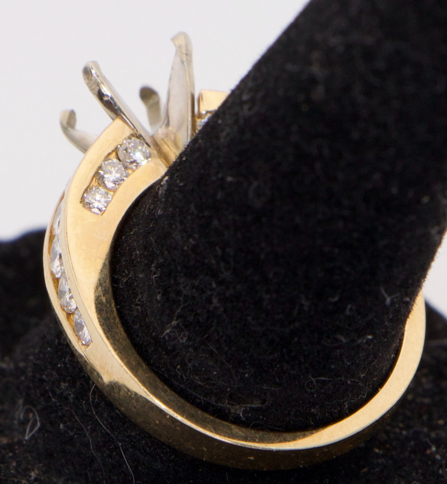 The Geometric Cascade: 1.68ctw Eye-Clean Diamond 14KP Semi-Mount