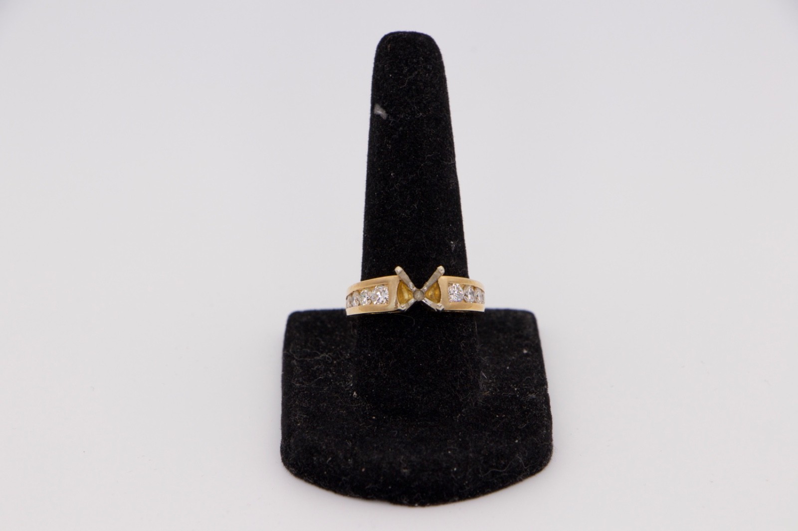 The Geometric Cascade: 1.68ctw Eye-Clean Diamond 14KP Semi-Mount