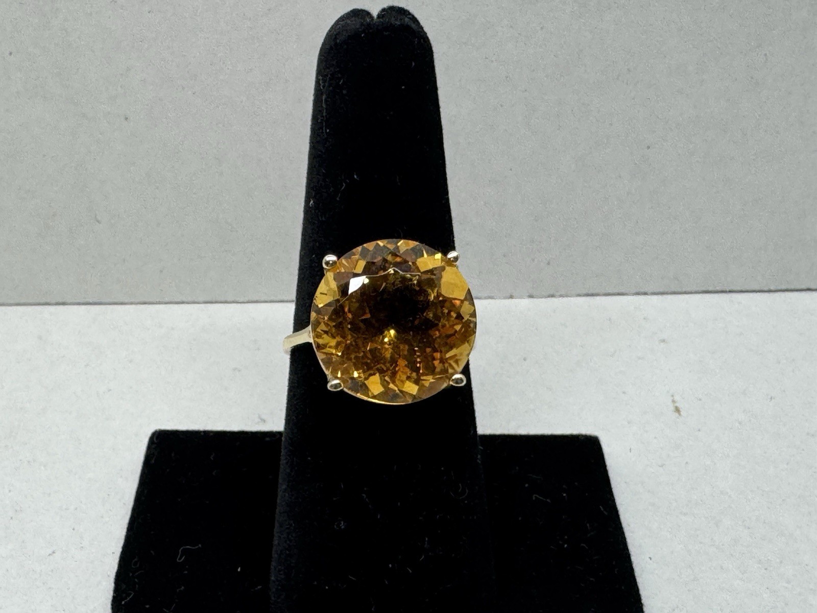 14ct yellow gold with 17.4 ct. Citrine cocktail ring size 7.5