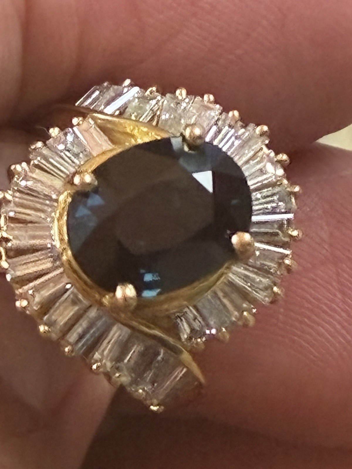 Vintage 18K Yellow Gold 3.5 CT Sapphire & Diamond Ring