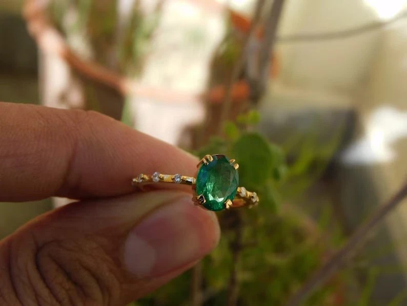 2.65 Ct Oval Cut Green Emerald Women Wedding Ring 14K Yellow Gold
