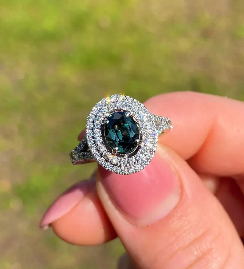 Natural 4.80Ct Green and Diamonds gemstone Ring, 14 Karat White Gold