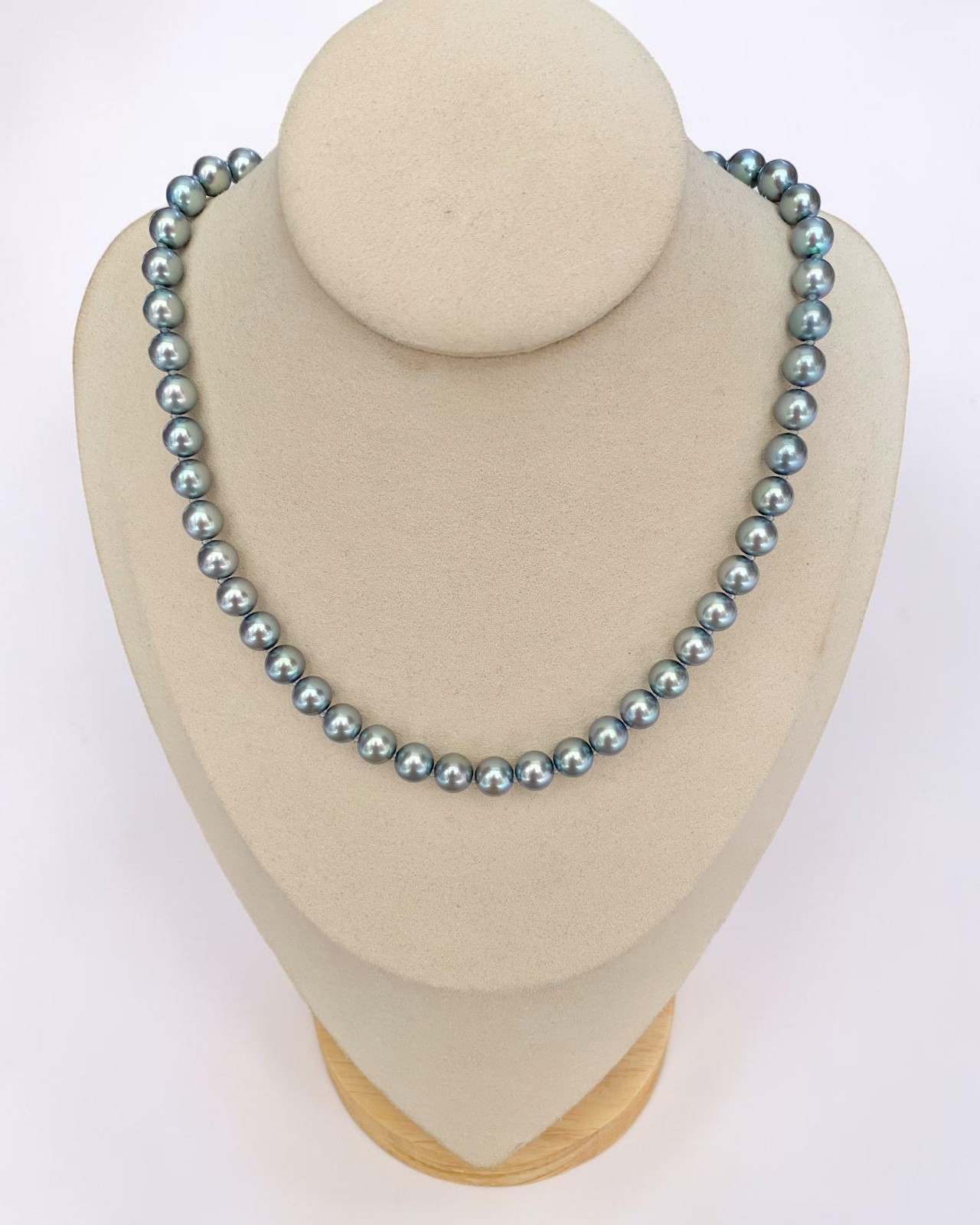 £5400 Rare Lagoon Blue Overtone_Japanese Silver-Blue Madama Akoya Pearl Necklace